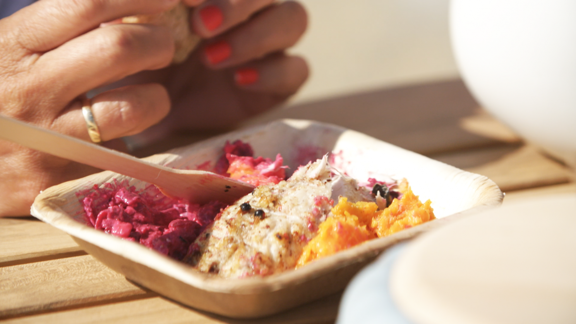 Grillet makrellfilet med rødbetesalat og søtpotetmos