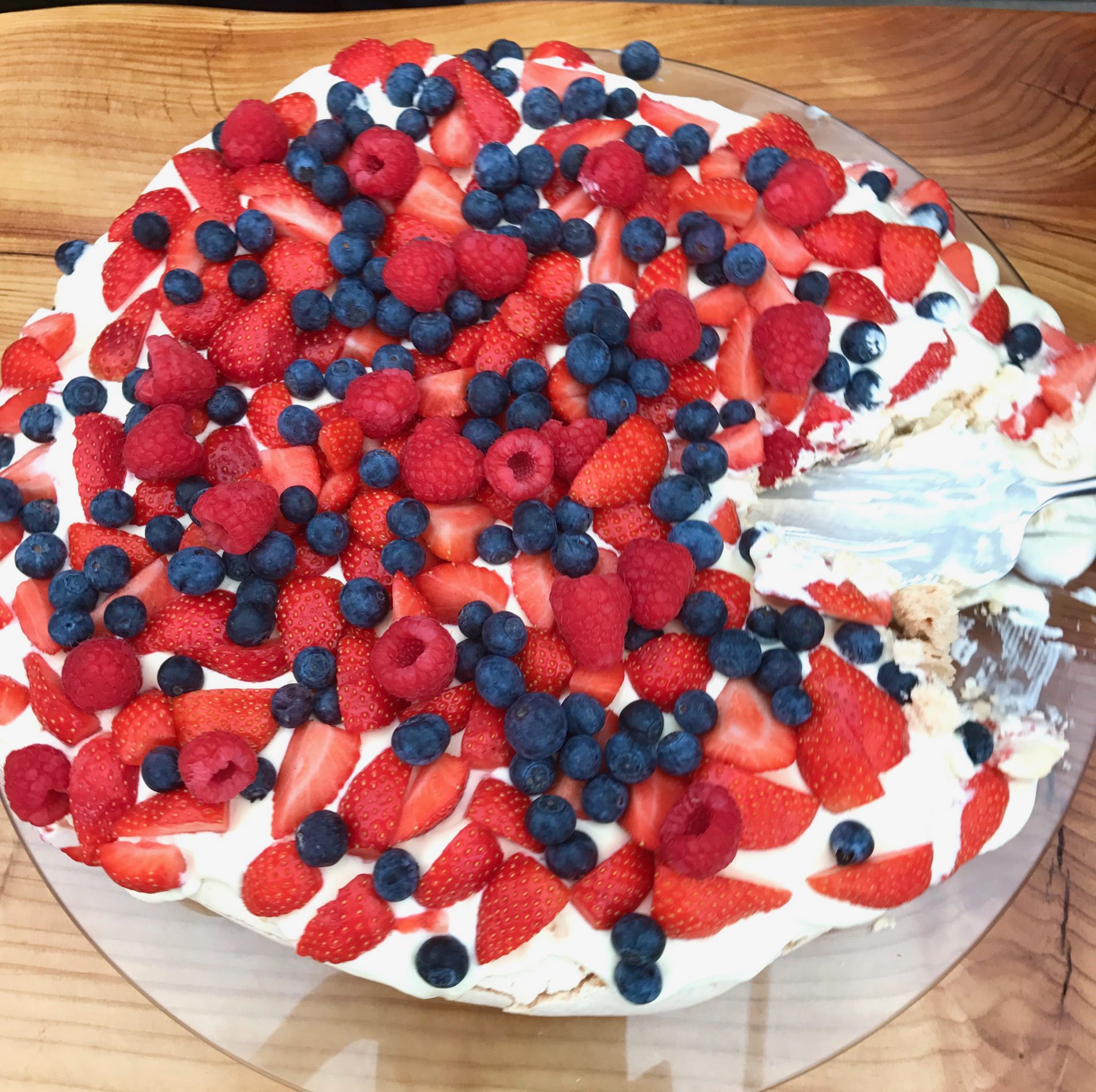 Pavlova med granskuddsirup til 17. mai