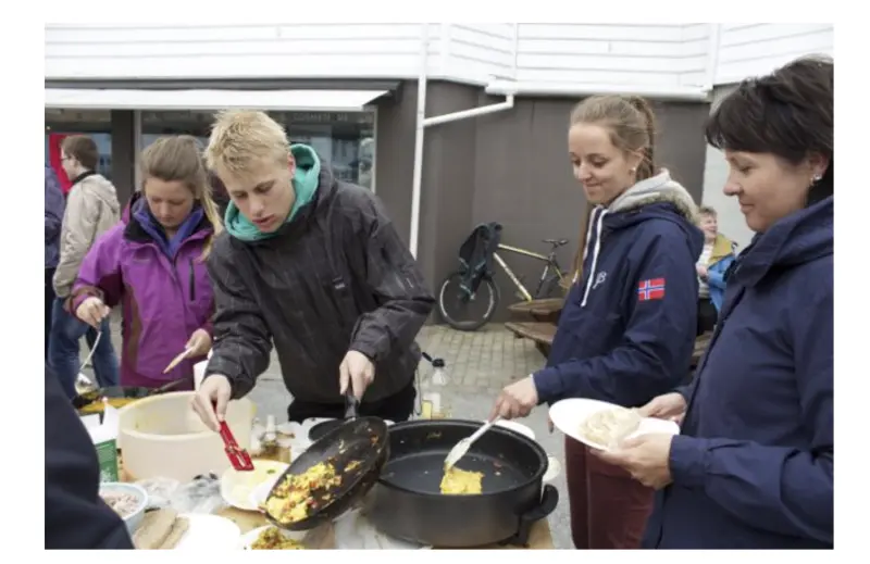 10 klassinger serverte frokost til over 200 gjester i Skudeneshavn